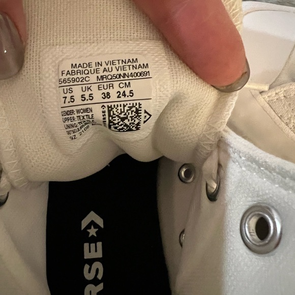 Converse Women’s Chuck Taylor All-Star Lugged Hi Sneakers. - Picture 7 of 8